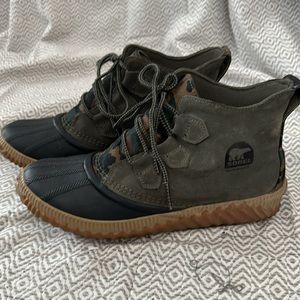 Sorel Out and About booties - Size 9.5